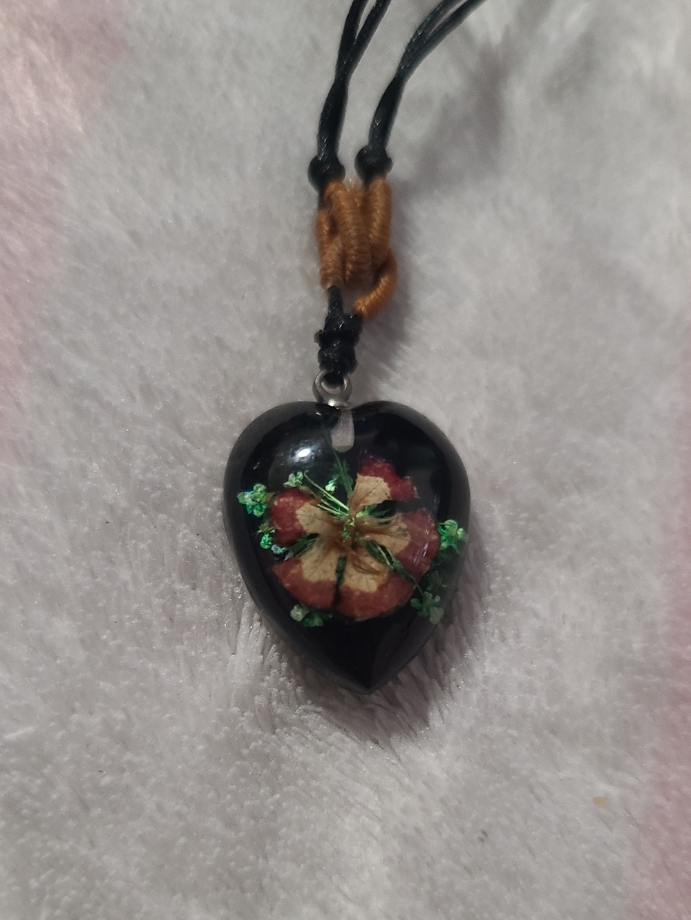 Pretty flower heart necklace